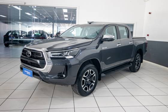 TOYOTA HILUX 2.8 D-4D TURBO DIESEL CD SRX 4X4 AUTOMÁTICO TOYOTA HILUX 2.8 D-4D TURBO DIESEL CD SRX 4X4 AUTOMÁTICO